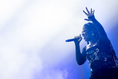 Coely @ Lokerse Feesten, picture 5, photographed by Dorien Goetschalckx - FrontView Magazine
