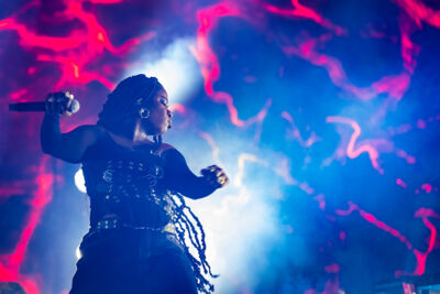 Coely @ Lokerse Feesten, picture 6, photographed by Dorien Goetschalckx - FrontView Magazine