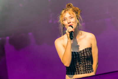 Froukje @ Lokerse Feesten, picture 2, photographed by Dorien Goetschalckx - FrontView Magazine