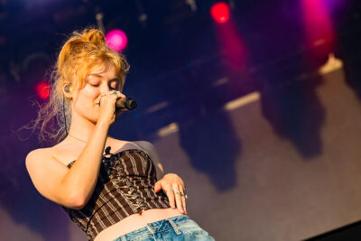 Froukje @ Lokerse Feesten, picture 6, photographed by Dorien Goetschalckx - FrontView Magazine