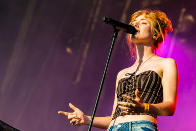 Froukje @ Lokerse Feesten, picture 7, photographed by Dorien Goetschalckx - FrontView Magazine