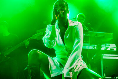 Grace Khuabi (The Voice Van Vlaanderen) @ Hans Francken Invites, foto 10, foto's door Dimitri Vanlommel - FrontView Magazine