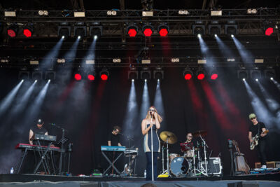 Emma Bale @ Nostalgie Beach Festival 2022, picture 7, photographed by Marc Verdonck - FrontView Magazine