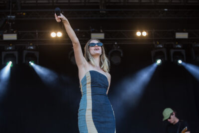 Emma Bale @ Nostalgie Beach Festival 2022, picture 11, photographed by Marc Verdonck - FrontView Magazine