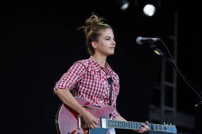 Emmy d'Arc @ Nostalgie Beach Festival 2022, picture 1, photographed by Marc Verdonck - FrontView Magazine