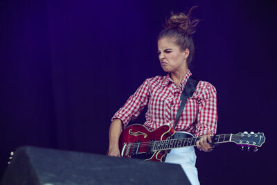 Emmy d'Arc @ Nostalgie Beach Festival 2022, picture 3, photographed by Marc Verdonck - FrontView Magazine
