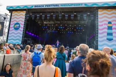 Emmy d'Arc @ Nostalgie Beach Festival 2022, picture 8, photographed by Marc Verdonck - FrontView Magazine