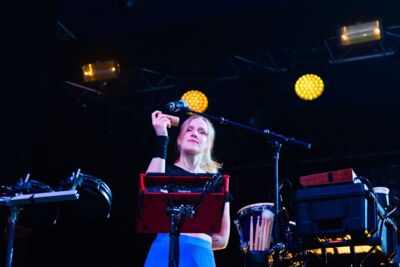 Daði Freyr @ Dranouter Festival, picture 7, photographed by Luc Klinckaert - FrontView Magazine