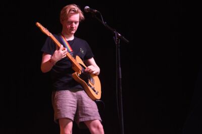 Daði Freyr @ Dranouter Festival, picture 8, photographed by Luc Klinckaert - FrontView Magazine