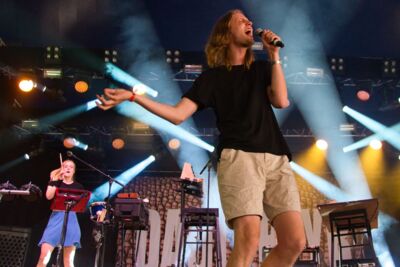 Daði Freyr @ Dranouter Festival, picture 9, photographed by Luc Klinckaert - FrontView Magazine