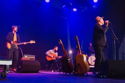 Lenny & de Wespen / Coline & Toitoine / Tindersticks @ Dranouter Festival, picture 8, photographed by Luc Klinckaert - FrontView Magazine