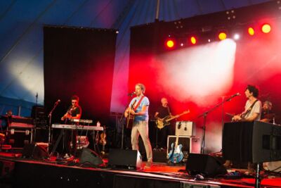 Lenny & de Wespen / Coline & Toitoine / Tindersticks @ Dranouter Festival, picture 17, photographed by Luc Klinckaert - FrontView Magazine