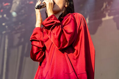 Sylvie Kreusch @ Lokerse Feesten, picture 12, photographed by Edwin Houdevelt - FrontView Magazine
