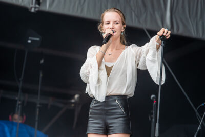 Olivia @ Springtij.live, picture 10, photographed by Dimitri Vanlommel - FrontView Magazine