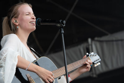 Olivia @ Springtij.live, picture 17, photographed by Dimitri Vanlommel - FrontView Magazine