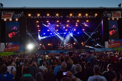 Anne Clark @ W-Fest woensdag, picture 15, photographed by Luc Klinckaert - FrontView Magazine