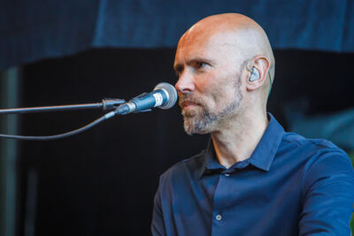Filip Kowlier Live at Rock Ternat, picture 8, photographed by Paul Jongeneelen - FrontView Magazine