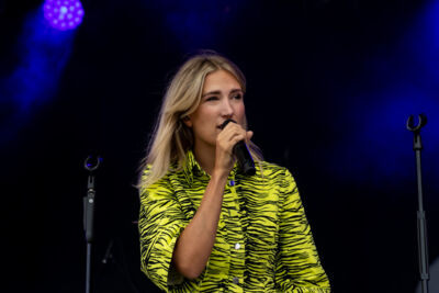 Suzan & Freek @ Buikrock, picture 2, photographed by Sven Vandervoort - FrontView Magazine