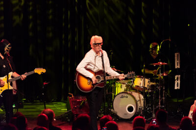 Nick Lowe & Los Straitjackets @ DeCasino Sint Niklaas, picture 10, photographed by Johan Van Buggenhout - FrontView Magazine