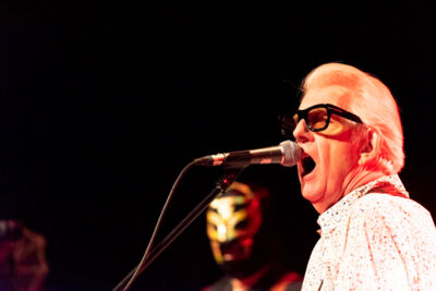 Nick Lowe & Los Straitjackets @ DeCasino Sint Niklaas, picture 30, photographed by Johan Van Buggenhout - FrontView Magazine