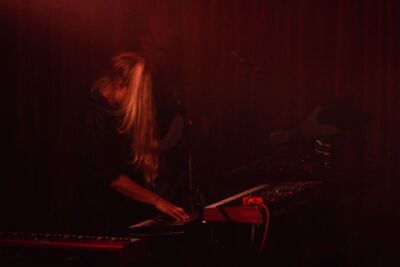 Eefje De Visser @ De Casino, picture 7, photographed by Luc Klinckaert - FrontView Magazine