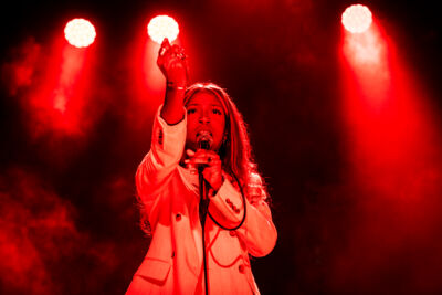 Charlotte Adigéry & Bolis Pupul @ Trix, picture 11, photographed by Sandra Van Watermeulen - FrontView Magazine