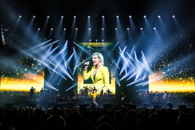 Dana Winner Invites, One Night Only @ Sportpaleis, picture 1, photographed by Marc Verdonck - FrontView Magazine