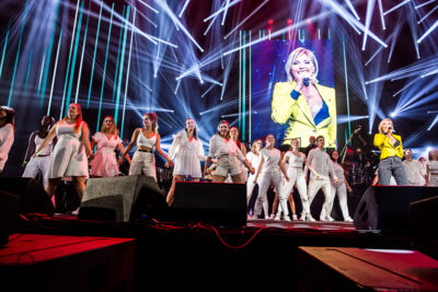 Dana Winner Invites, One Night Only @ Sportpaleis, picture 4, photographed by Marc Verdonck - FrontView Magazine