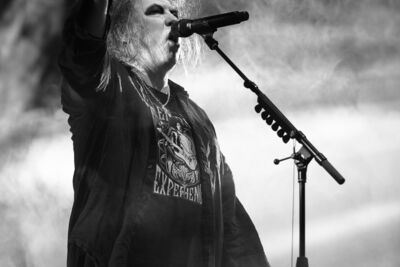 The Cure @ Stade Couvert de Liévin, picture 4, photographed by Anais Callens - FrontView Magazine