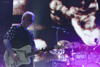 The Cure @ Stade Couvert de Liévin, picture 21, photographed by Anais Callens - FrontView Magazine