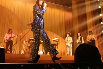 Clara Luciani - Respire Encore Tour @ Zénith de Lille, picture 3, photographed by Anais Callens - FrontView Magazine