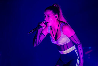 Laura Tesoro @ Het Depot, picture 8, photographed by Jürgen Bruynooghe - FrontView Magazine