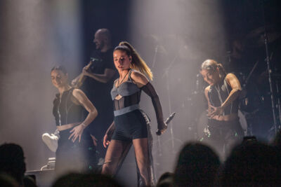 Laura Tesoro @ Het Depot, picture 26, photographed by Jürgen Bruynooghe - FrontView Magazine