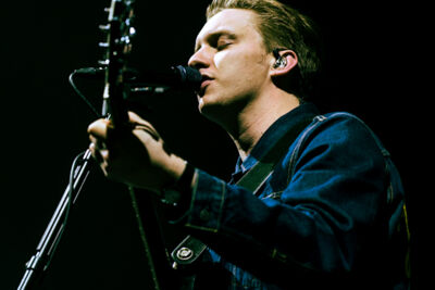George Ezra @ Vorst Nationaal, picture 4, photographed by Claudia Guldentops - FrontView Magazine