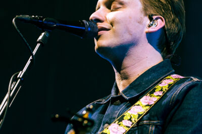 George Ezra @ Vorst Nationaal, picture 8, photographed by Claudia Guldentops - FrontView Magazine
