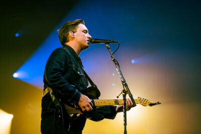 George Ezra @ Vorst Nationaal, picture 14, photographed by Claudia Guldentops - FrontView Magazine