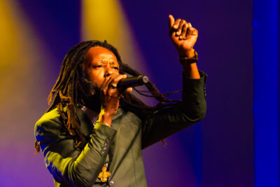 Max Romeo with Xana and Azizzi Romeo + Lutan Fyah, Droop Lion @ De Roma, picture 2, photographed by Luc Klinckaert - FrontView Magazine