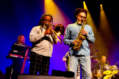 Max Romeo with Xana and Azizzi Romeo + Lutan Fyah, Droop Lion @ De Roma, picture 14, photographed by Luc Klinckaert - FrontView Magazine