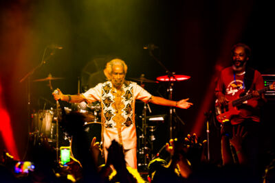 Max Romeo with Xana and Azizzi Romeo + Lutan Fyah, Droop Lion @ De Roma, picture 38, photographed by Luc Klinckaert - FrontView Magazine