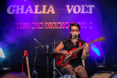 Ghalia Volt @ Blues Peer, picture 2, photographed by Leen Verlinden - FrontView Magazine