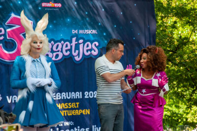 Persvoorstelling familiemusical 'de 3 biggetjes' met K3 @ Openluchtschool Sint-Ludgardis Brasschaat, picture 3, photographed by Peter Minnebo - FrontView Magazine