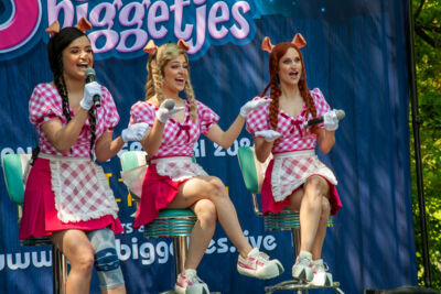 Persvoorstelling familiemusical 'de 3 biggetjes' met K3 @ Openluchtschool Sint-Ludgardis Brasschaat, picture 4, photographed by Peter Minnebo - FrontView Magazine
