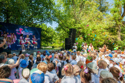 Persvoorstelling familiemusical 'de 3 biggetjes' met K3 @ Openluchtschool Sint-Ludgardis Brasschaat, picture 9, photographed by Peter Minnebo - FrontView Magazine