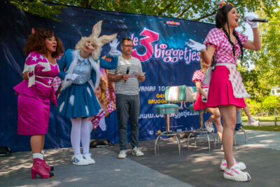 Persvoorstelling familiemusical 'de 3 biggetjes' met K3 @ Openluchtschool Sint-Ludgardis Brasschaat, picture 17, photographed by Peter Minnebo - FrontView Magazine