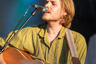 Mooney @ Genk on stage, picture 3, photographed by Leen Verlinden - FrontView Magazine