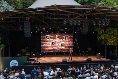 Alex Agnew @ OLT Rivierenhof, picture 11, photographed by Marc Verdonck - FrontView Magazine