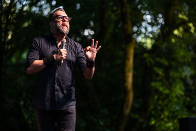 Alex Agnew @ OLT Rivierenhof, picture 16, photographed by Marc Verdonck - FrontView Magazine