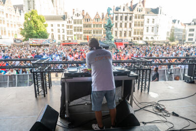 DJ F.r.a.n.k. @ Vlaanderen Zingt Antwerpen, foto 1, foto's door Dimitri Vanlommel - FrontView Magazine