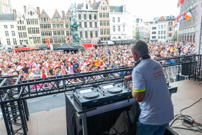 DJ F.r.a.n.k. @ Vlaanderen Zingt Antwerpen, foto 5, foto's door Dimitri Vanlommel - FrontView Magazine