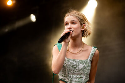 Pommelien Thijs @ Herentals Feest, picture 3, photographed by Gert Daemen - FrontView Magazine